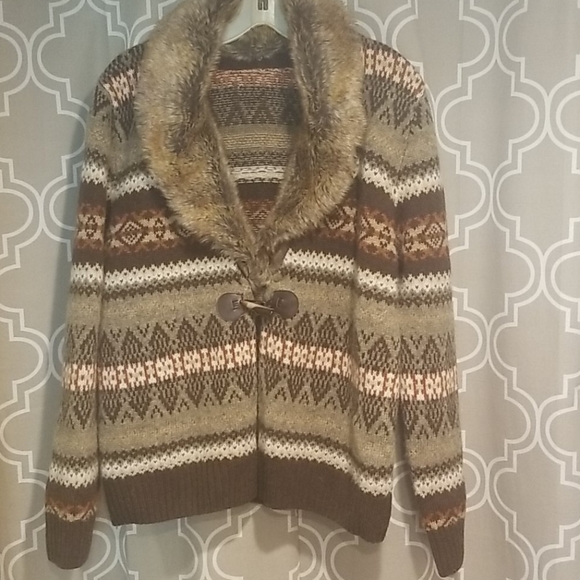 no tag Sweaters - Wool cartigan with removable faux fur collar.